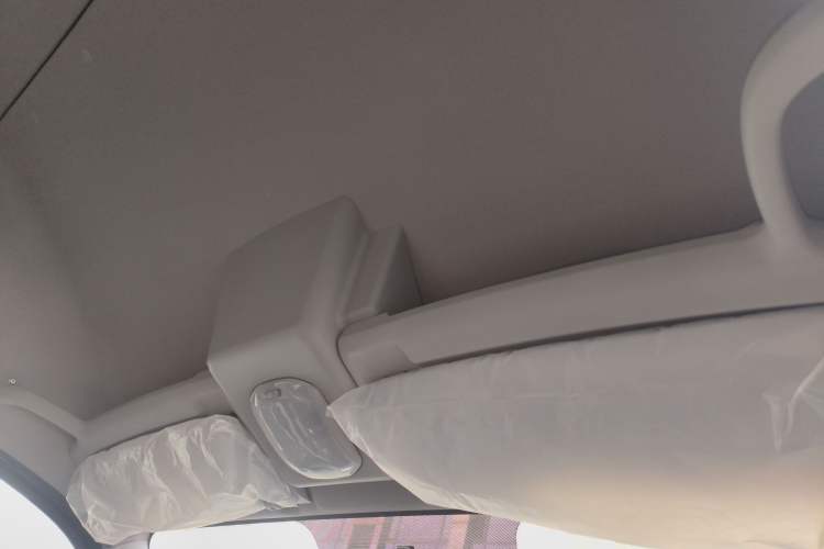 Used  Yufeng 2023 V9+ 2.0T Manual Front-Drive Multi-Function Mid-Roof High-Roof 7/8/9-Seater