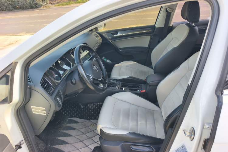 Used Volkswagen Golf 2017 230TSI Automatic Luxury Million-Vehicle Commemorative Edition