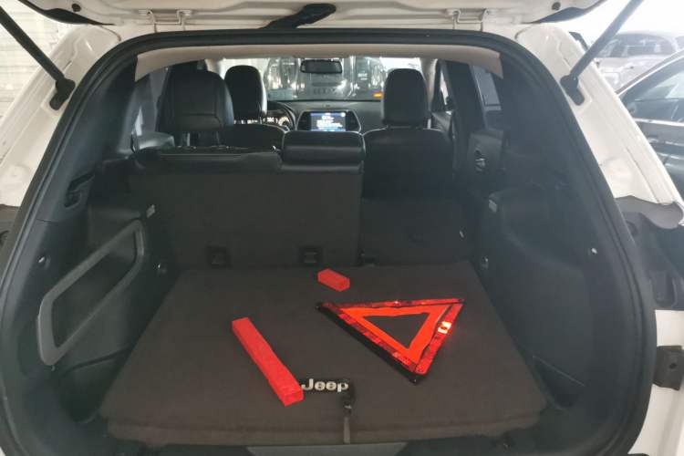 Used  Cherokee 2016 2.4L Leading Edition