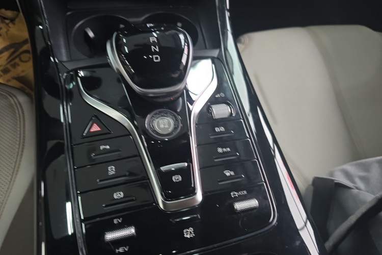 Used BYD Qin PLUS 2024 HONOR Edition DM-i 55KM Leading Model
