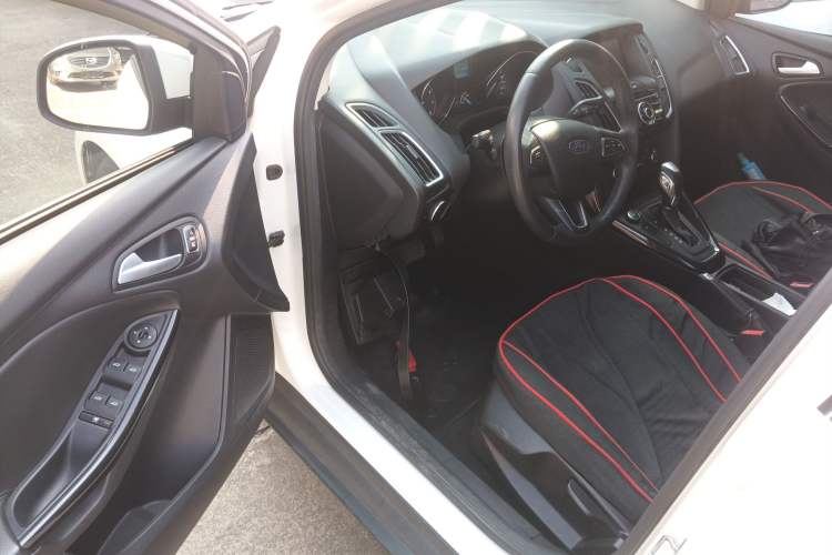 Used Ford Focus 2018 Sedan Classic EcoBoost 125 Automatic Supercharged Style SmartDrive Edition