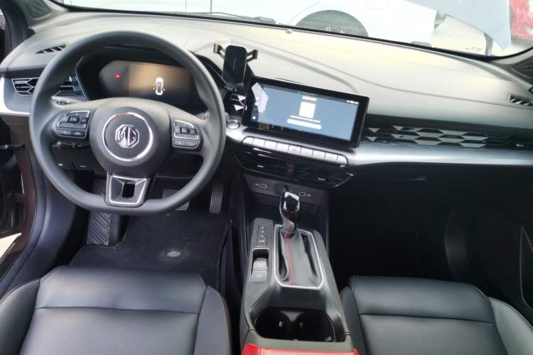 Used MG 5 2022 180 DVVT CVT Youth Luxury Edition
