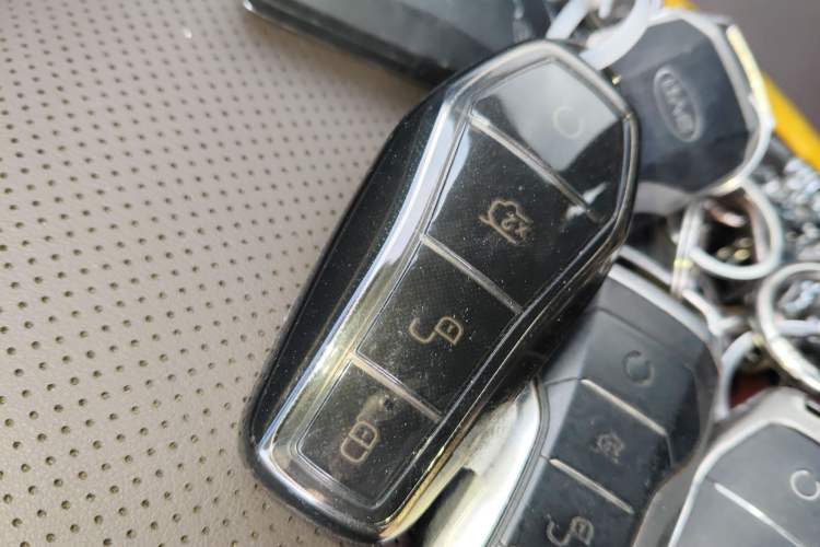 Used BYD Han 2024 EV Glory Edition 605KM Front-Wheel-Drive Premium Model
