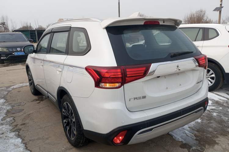 Used Mitsubishi Outlander 2019 2.0L Two-Wheel Drive Comfort Edition 5 Seats China V Standard