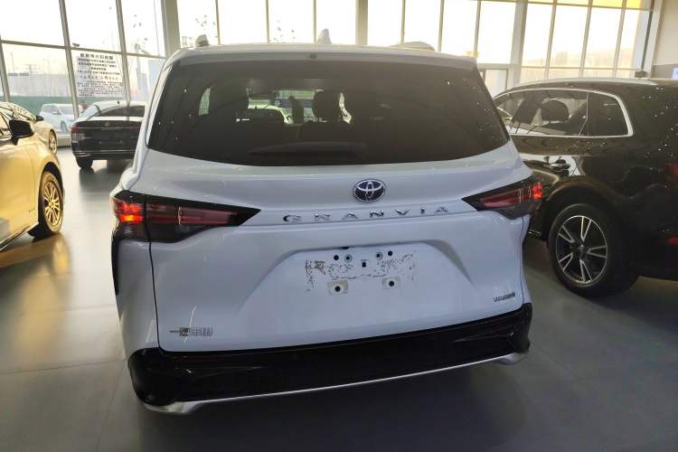 Used Toyota Granvia 2023 2.5L Hybrid Prestige PLUS Edition