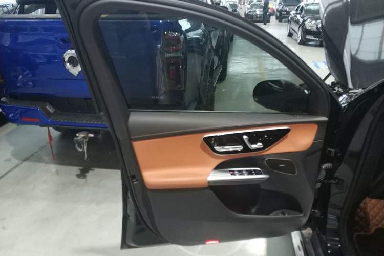 Used Mercedes-Benz GLC 2025 GLC 300 L 4MATIC Dynamic Model 5 Seats