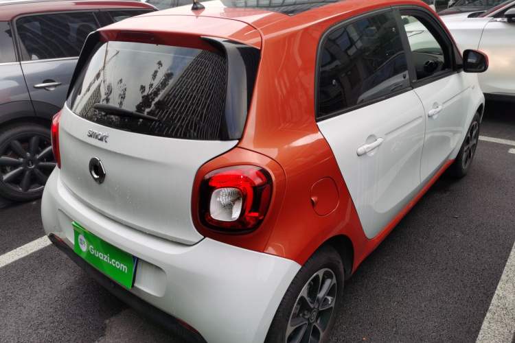 Used  forfour 2016 1.0L 52 kW Passion Edition
