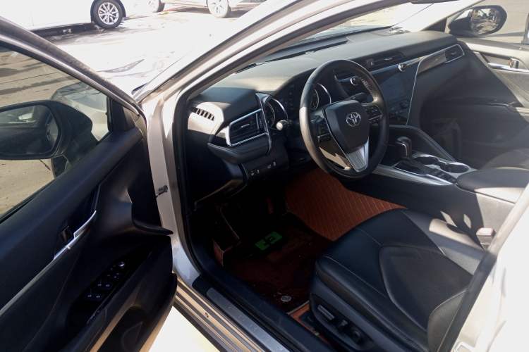 Used Toyota Camry 2019 Dual-Engine 2.5 HG Luxury Edition China VI Standard
