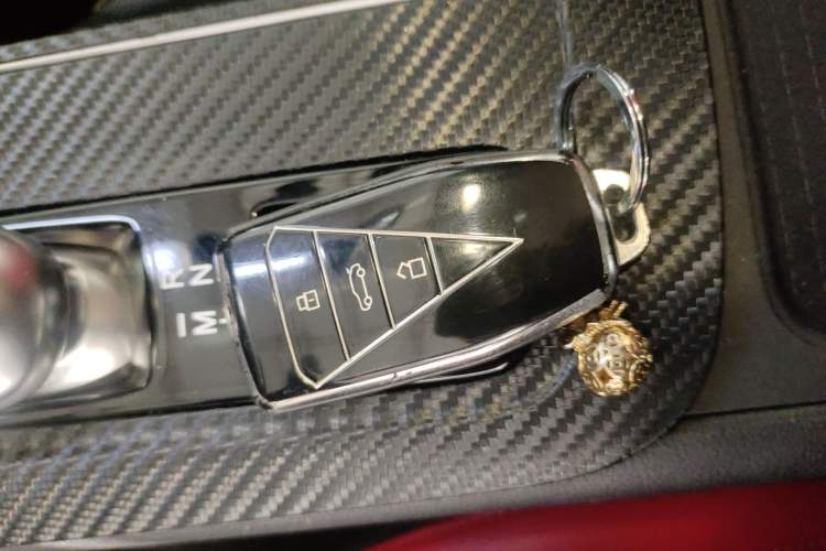 Used Venucia V 2022 260T Black Horse Edition · Idol