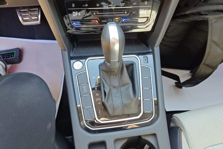 Used Volkswagen Magotan 2024 2 Million Units Zhongxiang Version 330TSI DSG Luxury Edition
