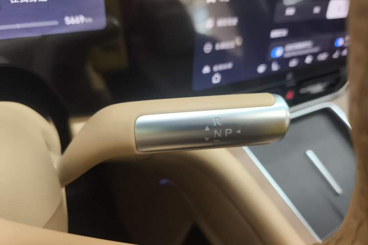 Used Hima AITO M9 2025 Extended-Range Ultra Version 52 kWh 6-Seater
