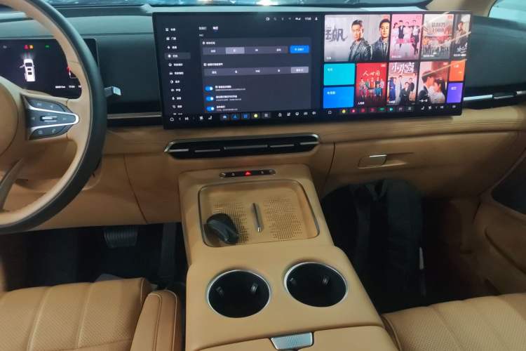 Used VOYAH Dream 2025 PHEV Four-Wheel Drive Prestige Kunpeng Edition