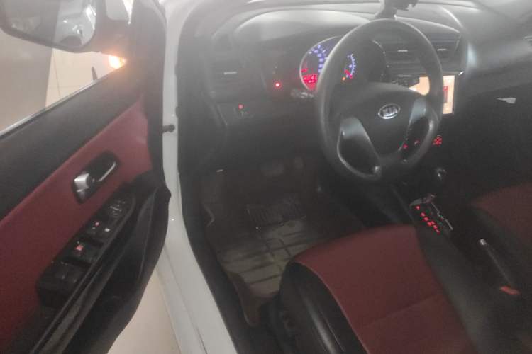 Used Kia K2 2015 Hatchback 1.4L AT GLS Cool Edition
