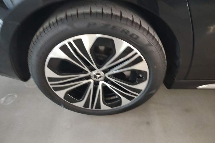 Used Mercedes-Benz E-Class 2025 Facelift E 300 L Luxury Edition
