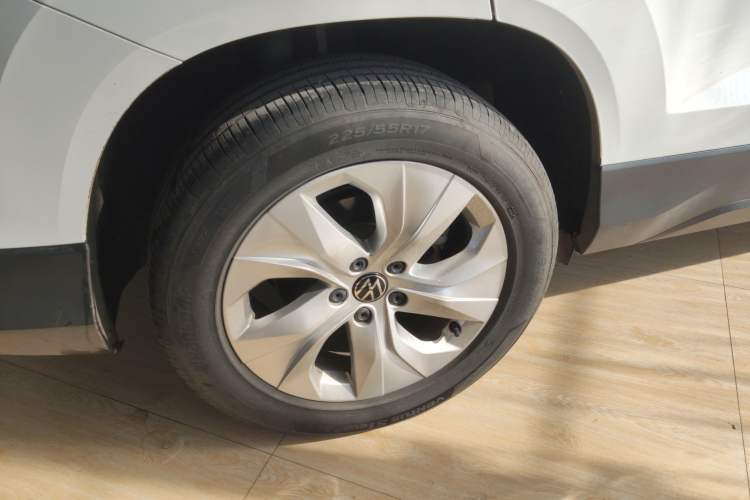 Used Volkswagen Tharu 2023 300TSI Two-Wheel-Drive Crescent Edition
