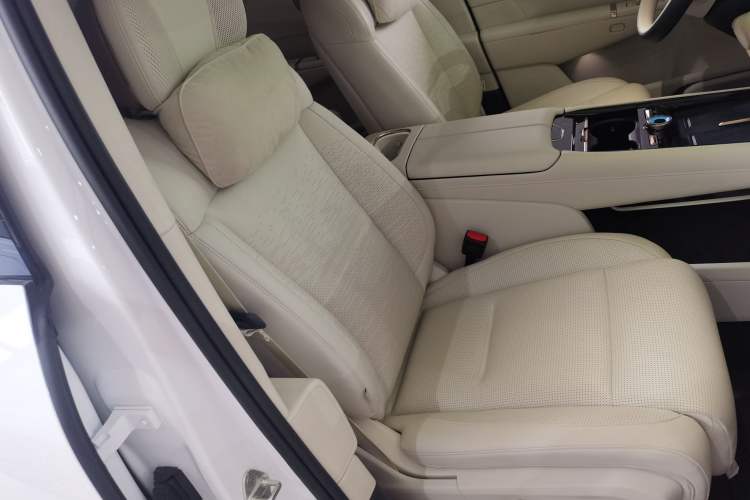 Used Lynk & Co 900 2025 2.0T Ultra
