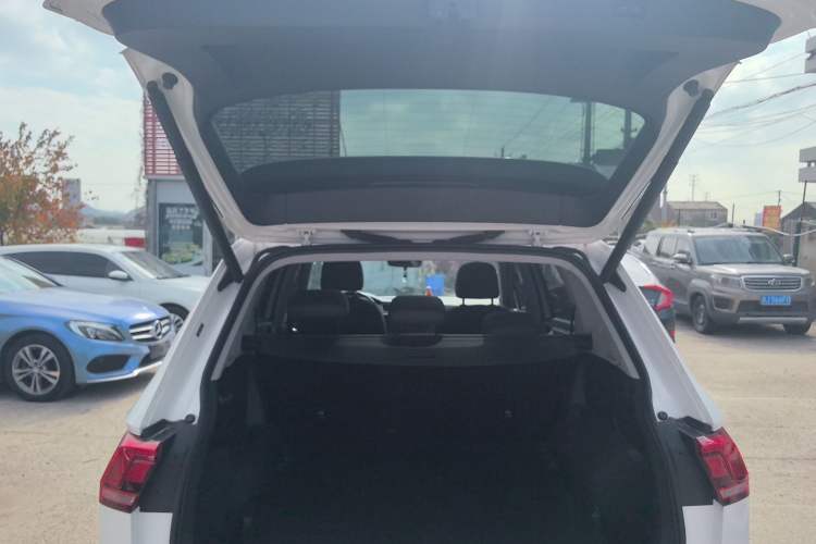 Used Volkswagen Tiguan L 2021 330TSI Automatic Two-Wheel Drive R-Line Enhanced Edition
