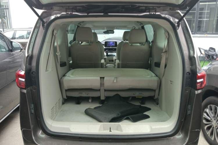 Used Buick GL8 2023 Land Executive Class Comfort Model
