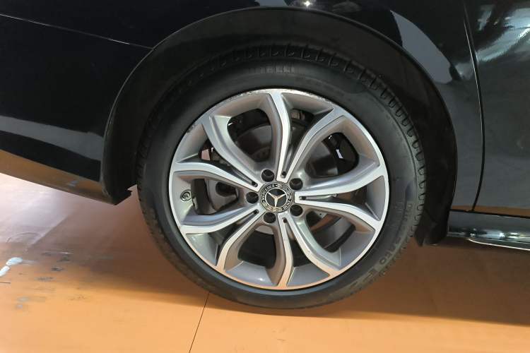 Used Mercedes-Benz E-Class 2023 Restyled E 300 L Sporty and Stylish Edition
