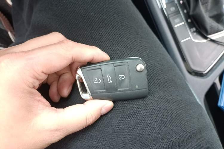 Used Volkswagen Tharu 2023 300TSI Two-Wheel-Drive Moonlight Edition
