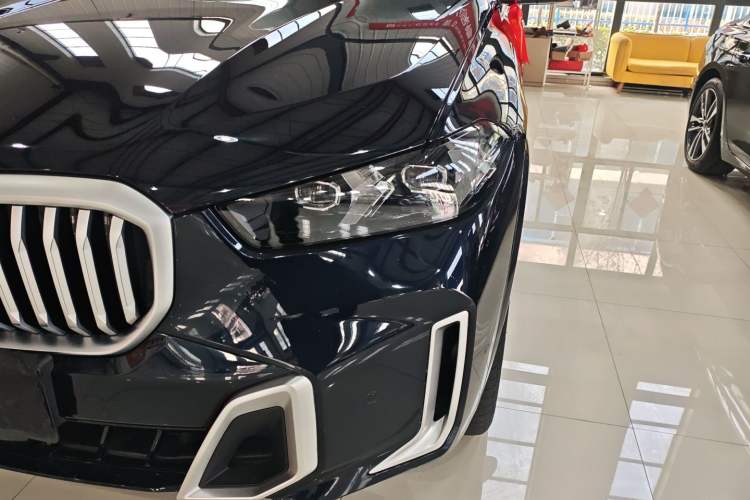 Used BMW X5 2023 xDrive 30Li Luxury M Sport Package
