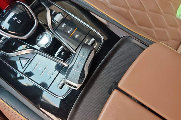 Used BYD Tang New Energy 2021 DM 2.0T Four-Wheel Drive High-Performance Flagship Model
