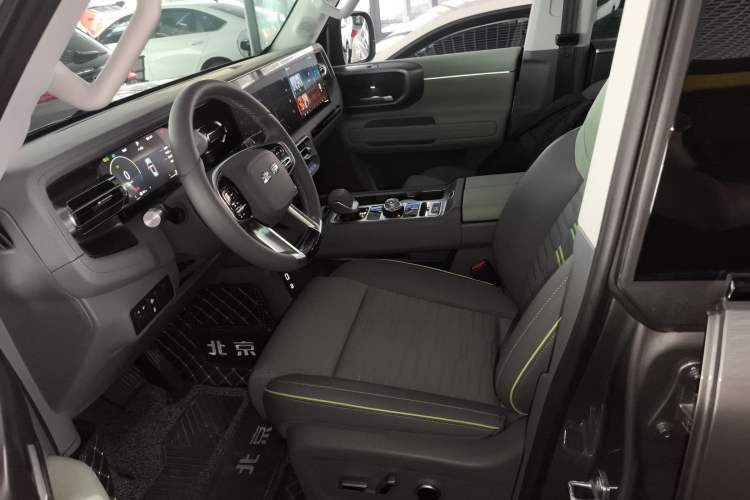 Used Beijing Auto BJ40 2024 2.0T All-New Urban Hunter Edition Pioneer Type
