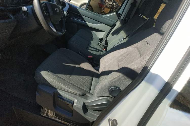 Used Ford Transit 2023 2.0T Gasoline Manual Multifunction Commercial Vehicle Short Wheelbase Low Roof 5/6 Seats
