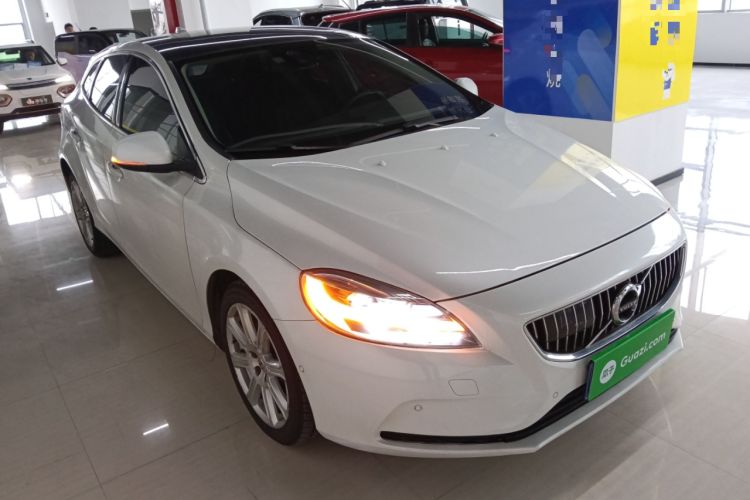 Used Volvo V40 2019 T3 Smart Luxury Edition