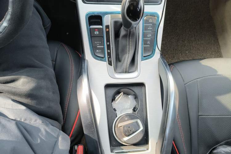 Used Geely Auto Emgrand X7 Sport 2018 1.8TD Automatic Two-Wheel Drive Smart Connect 4G Internet Edition
