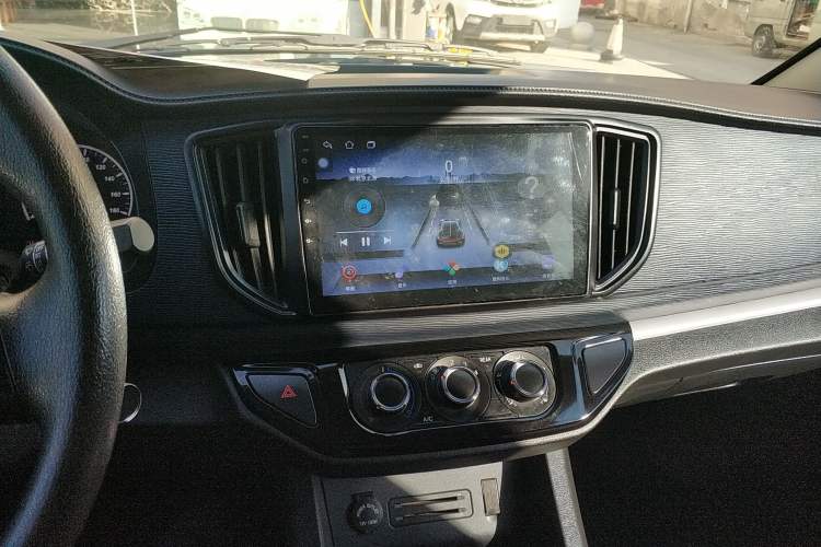 Used FORTHING Lingzhi 2024 M5L 1.5T Manual Base Model 7 Seats