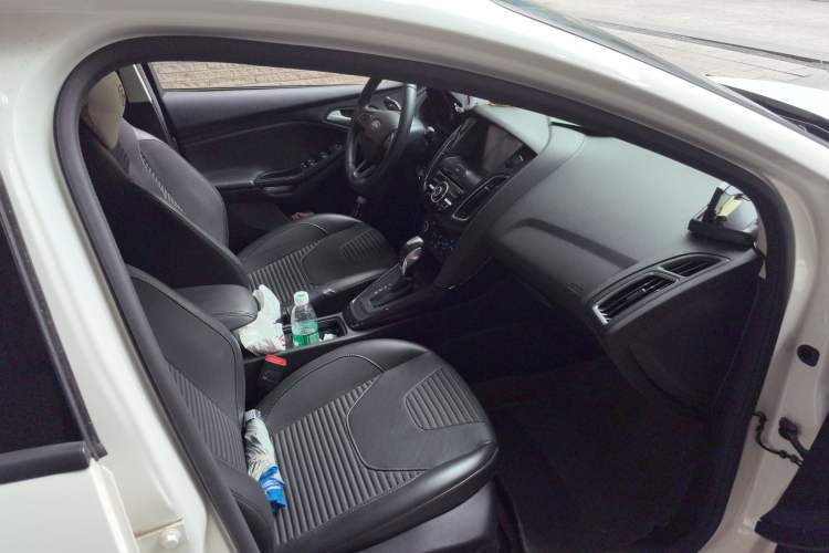 Used Ford Focus 2017 Sedan 1.6L Automatic Fashion Edition Smart Drive Version
