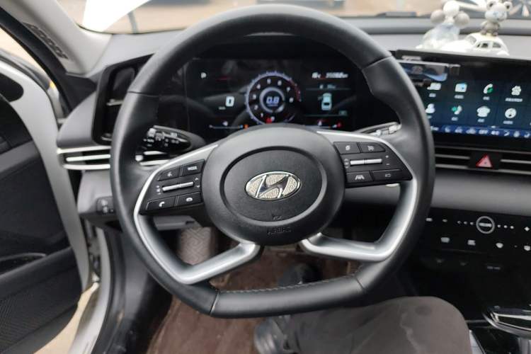 Used Hyundai Elantra 2022 1.5L CVT LUX Prestige Edition
