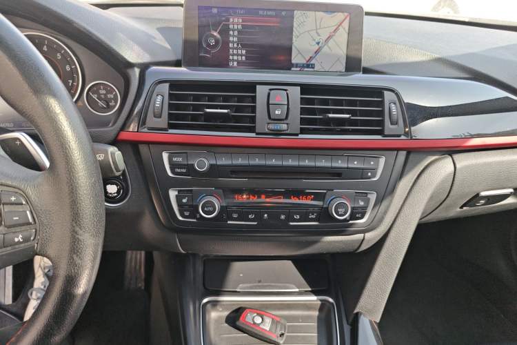 Used BMW 3 Series 2014 320i Sport Design Package
