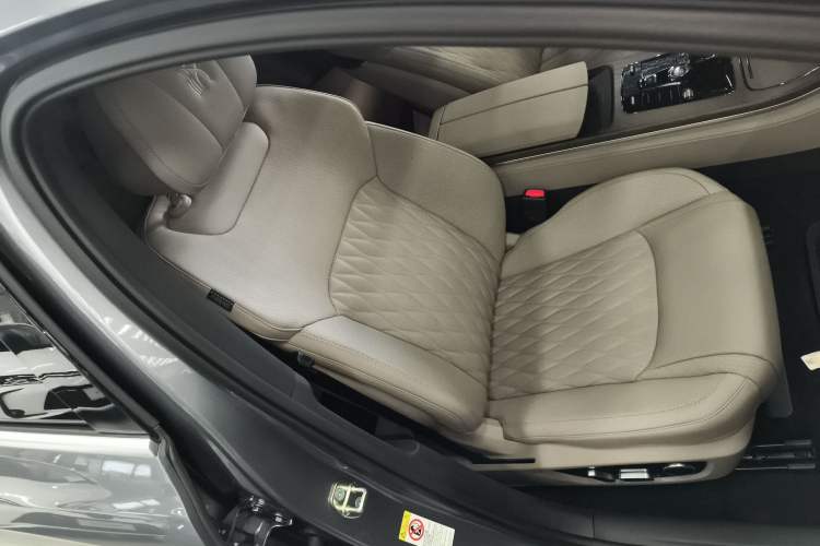 Used BYD Han 2024 DM-i Glory Edition 200KM Flagship Model
