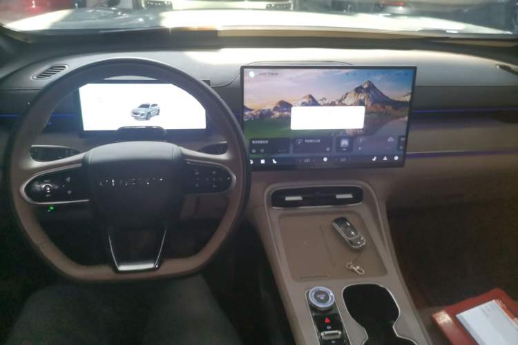 Used Chery Tiggo 8 PLUS 2025 290TGDI DCT Prestige 5-Seater
