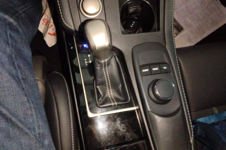 Used Lexus ES 2015 300h Comfort Edition
