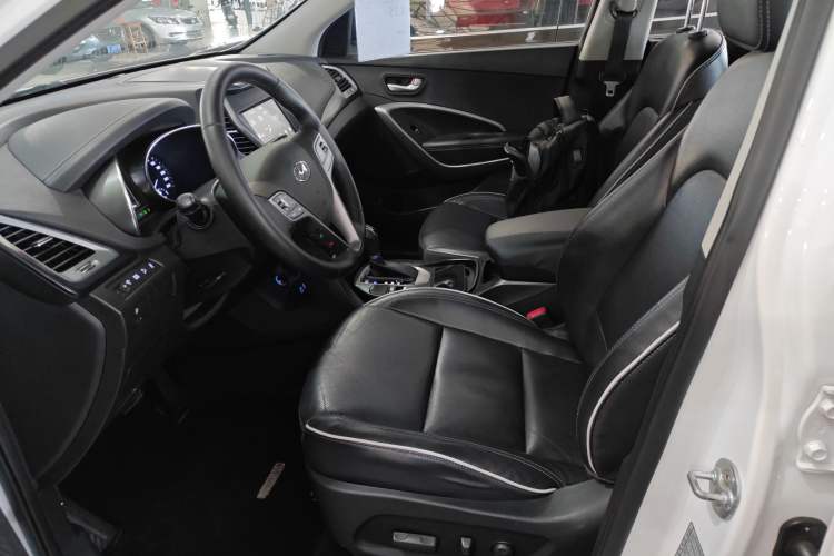 Used Hyundai Santa Fe 2017 2.4L Automatic Two-Wheel Drive Smart Version 5 Seats
