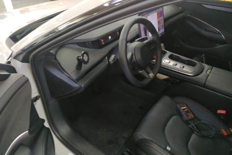 Used  SU7 2024 Rear-Drive Ultra-Long Range Advanced Pro-Level Intelligent Driving Version
