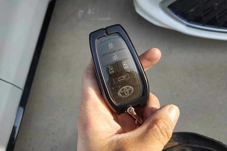 Used Toyota Sienna 2023 2.5L Hybrid Deluxe Edition
