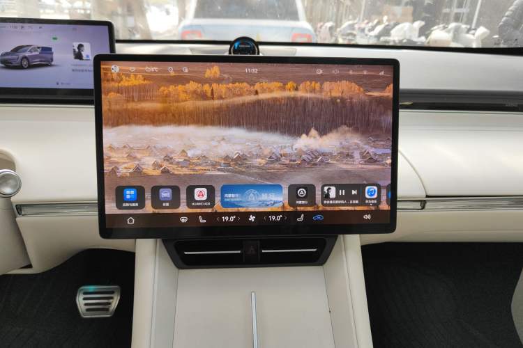 Used Hima Luxeed R7 2024 All-Electric 736 km Ultra
