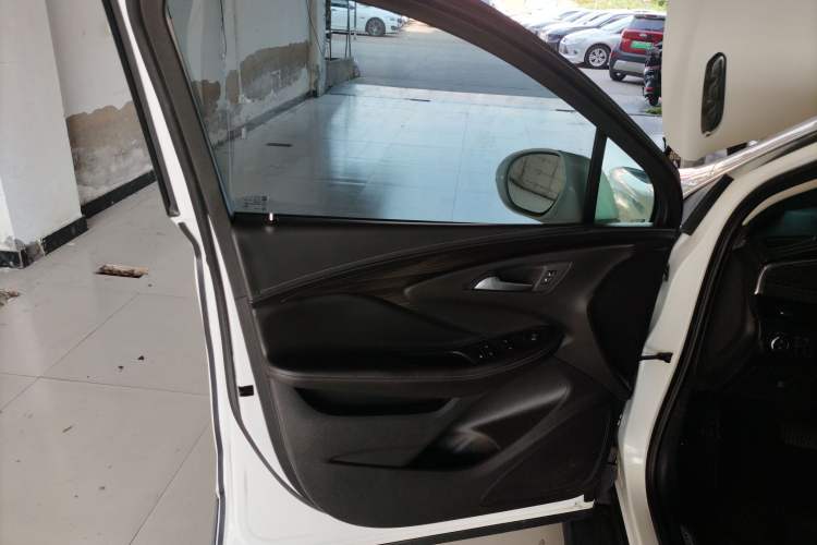 Used Buick Envision 2018 20T Two-Wheel-Drive Elite Model
