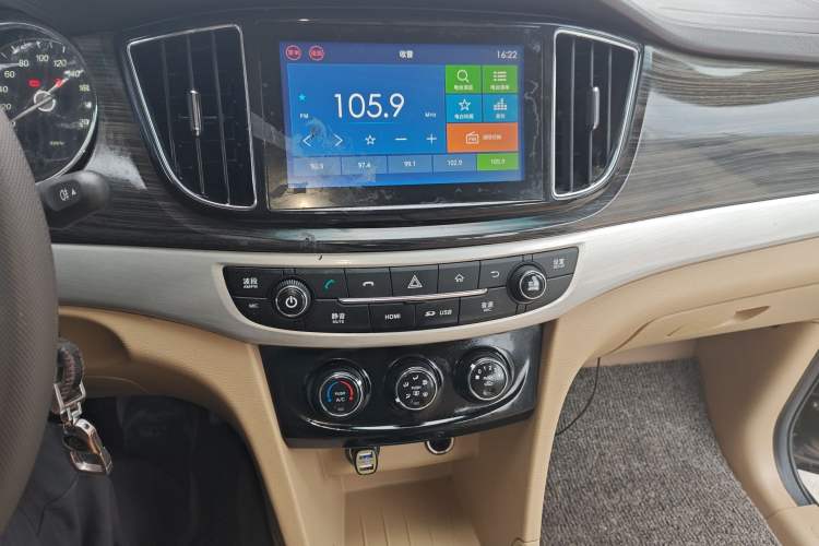 Used Baojun 730 2016 1.5T Manual Comfort Version 7 Seats