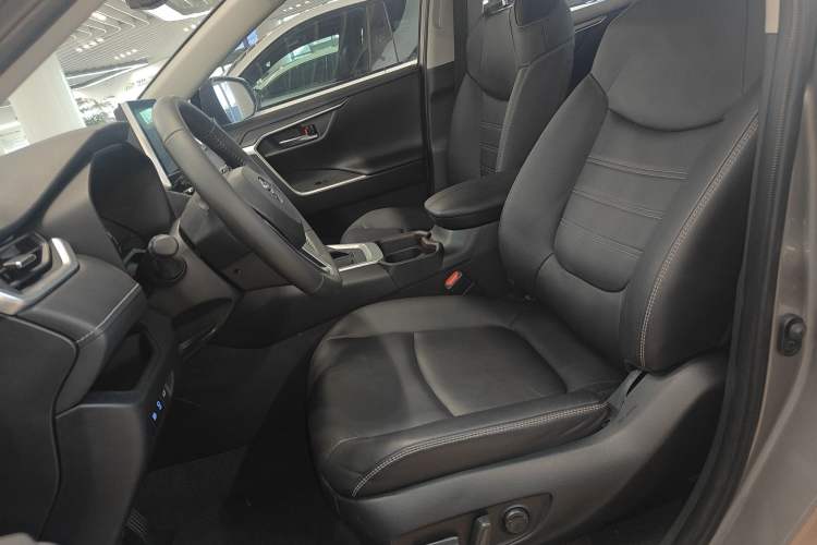 Used Toyota RAV4 2022 2.0L CVT Two-Wheel Drive Fashion Plus Edition
