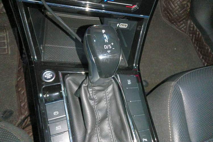 Used Volkswagen Passat 2020 330TSI Luxury Edition China VI
