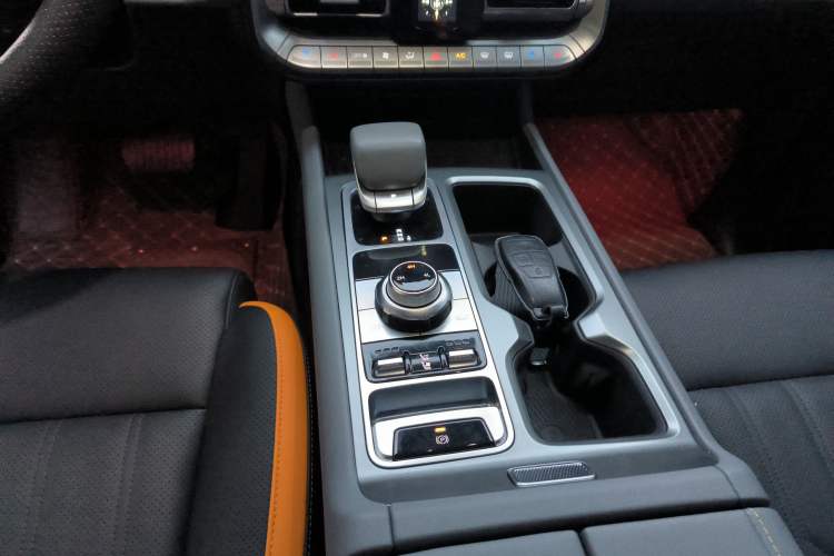 Used  BJ40 2024 2.0T All-New Urban Hunter Edition Chivalrous Style
