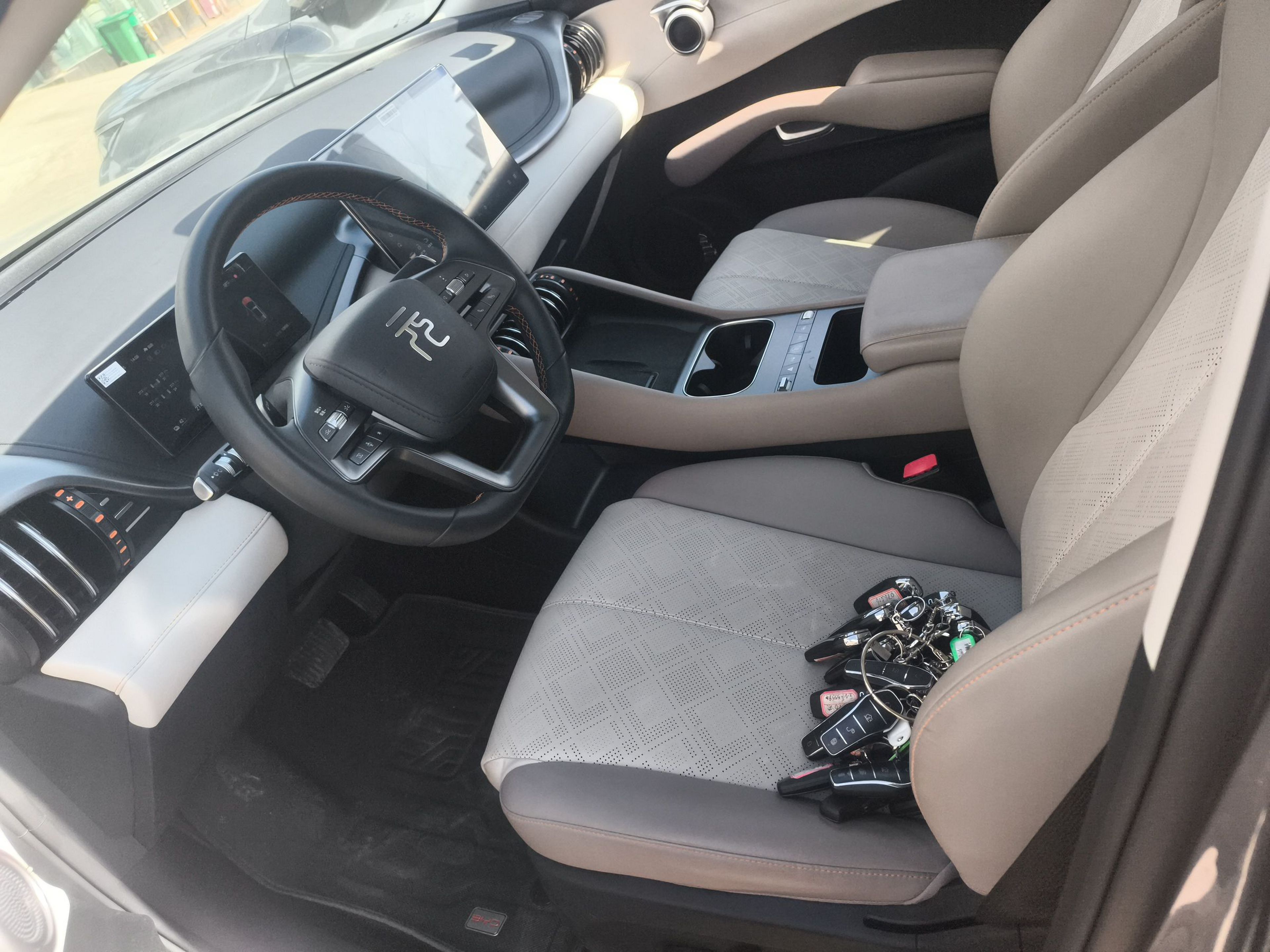 Переднее сиденье в автомобиле