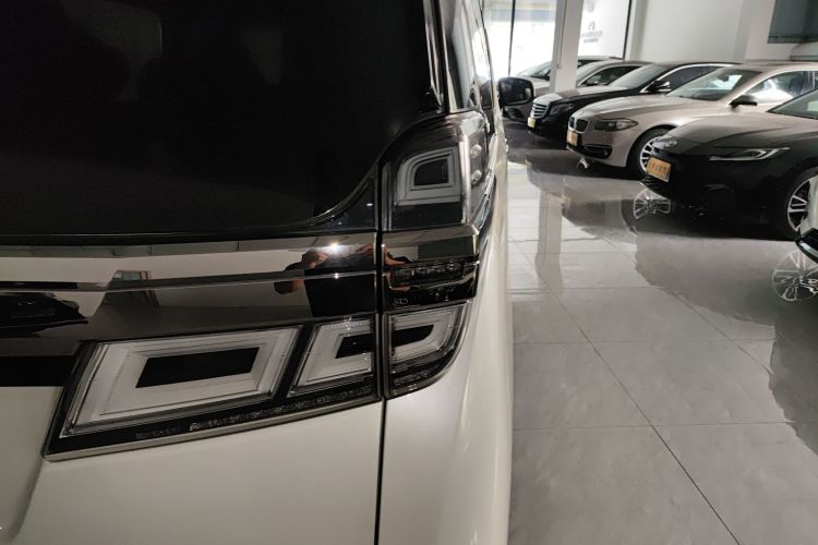 Used Toyota Vellfire 2020 Dual-Engine 2.5L HV Luxury Edition
