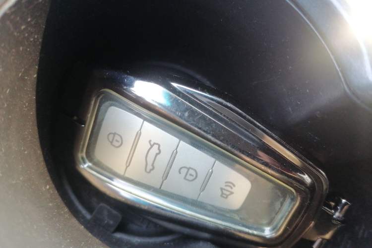 Used Geely Auto Emgrand 2019 Leading Edition 1.5L Manual Luxury Model China VI Standard
