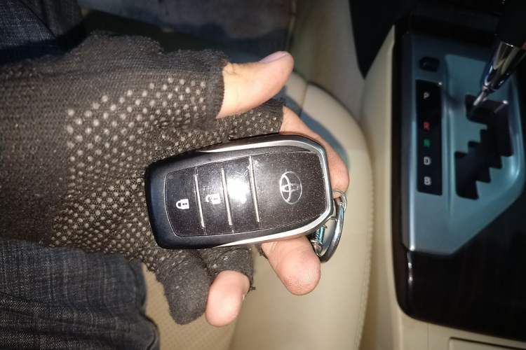 Used Toyota Camry 2015 Dual-Engine 2.5 HG Luxury Navigation Edition
